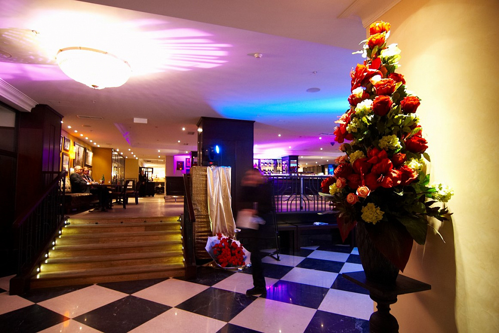 Торжественное открытие Sokos Hotel Vasilievsky в стиле Moulin Rouge