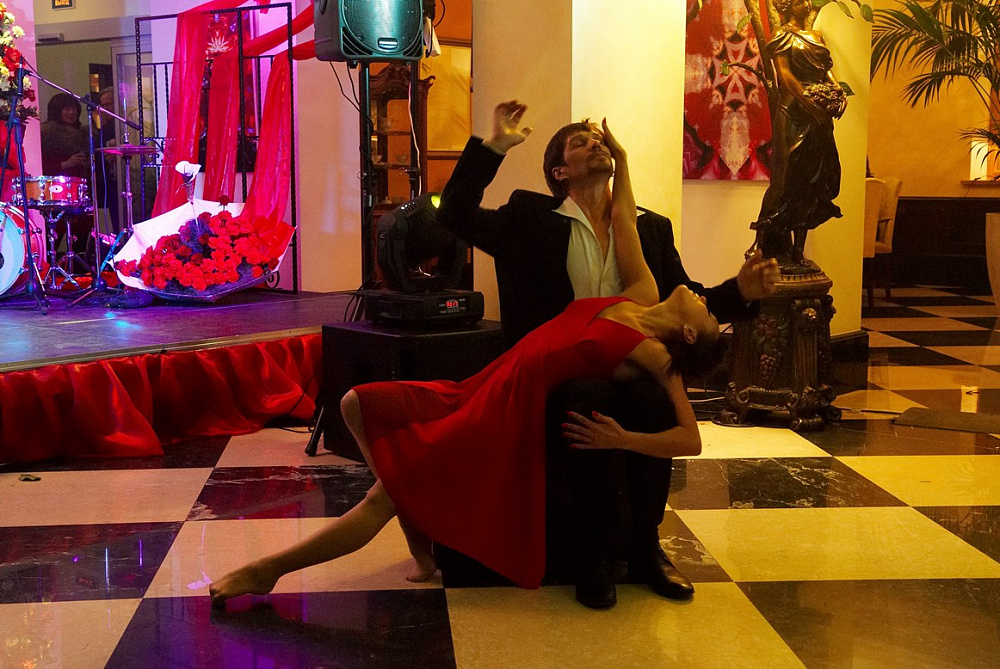 Торжественное открытие Sokos Hotel Vasilievsky в стиле Moulin Rouge